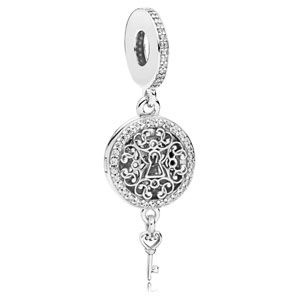 Regal Love Key Dangle